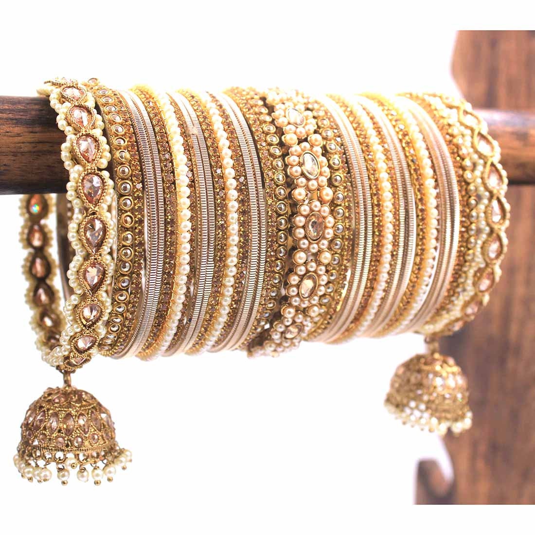 How to Select the Right Indian Gold Bangle for a Party